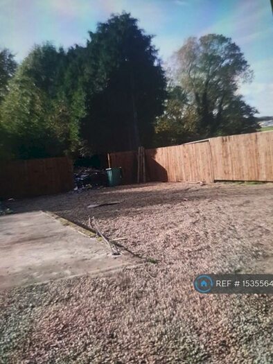 4 Bedroom Detached House To Rent In Gt North Rd, Leeds, LS25