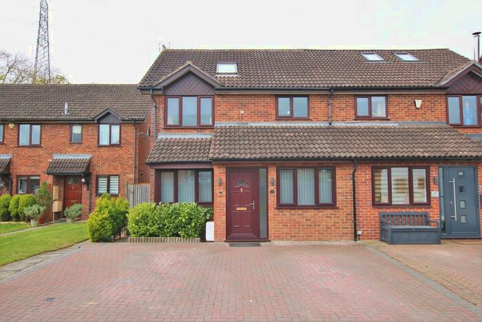 3 Bedroom Semi-Detached House To Rent In Eden Way, Winnersh, Wokingham, RG41