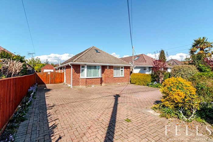 4 Bedroom Chalet For Sale In Cloughs Road, Ringwood, BH24