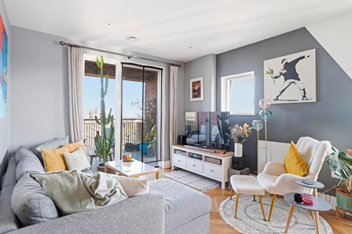 2 Bedroom House For Sale In Harold Road, Crystal Palace, London, SE19