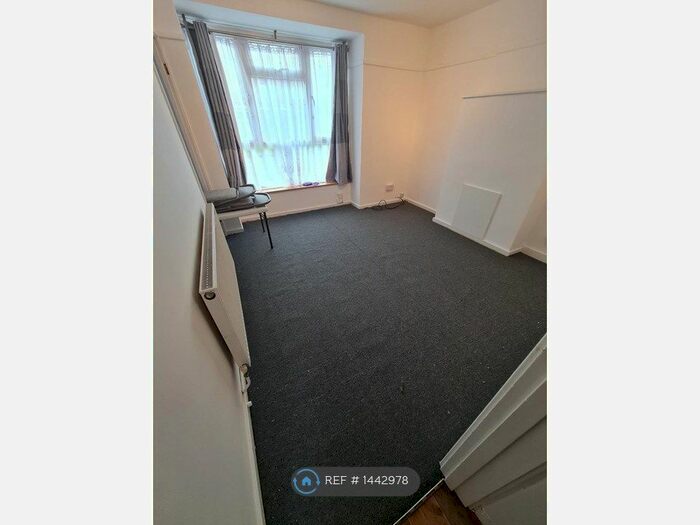 1 Bedroom Terraced House To Rent In Keir Hardie Way, Barking, IG11