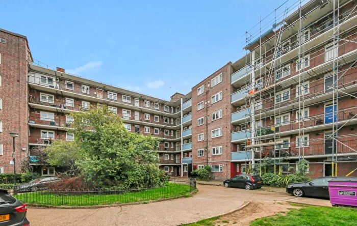 1 Bedroom Flat To Rent In Reynolds House, Approach Road, Bethnal Green, Haggerston, London, E2