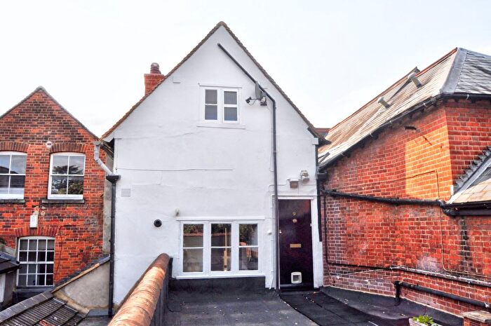 2 Bedroom Flat To Rent In High Street, Marlow, Buckinghamshire, SL7