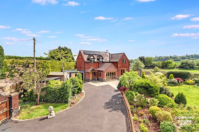 4 Bedroom Detached House For Sale In Fosseway Lane, Lichfield, WS13