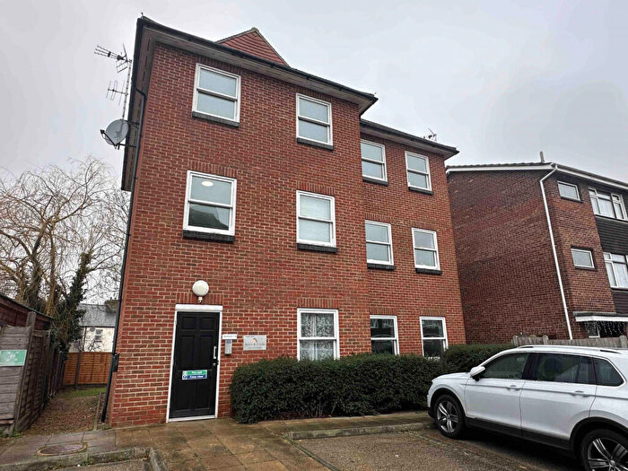 2 Bedroom Flat To Rent In Oast Way, Rochford, SS4