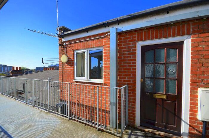 2 Bedroom Flat To Rent In - Lansdowne Road, Bournemouth, BH1