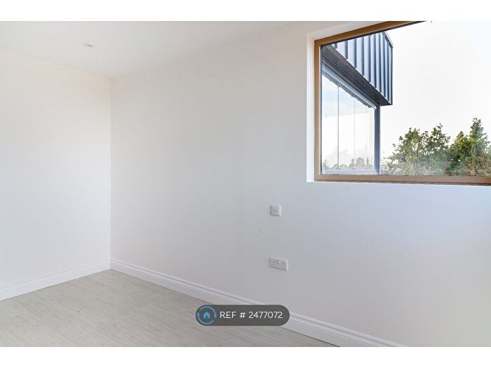 1 Bedroom Flat To Rent In Staines Road, Hounslow, TW4
