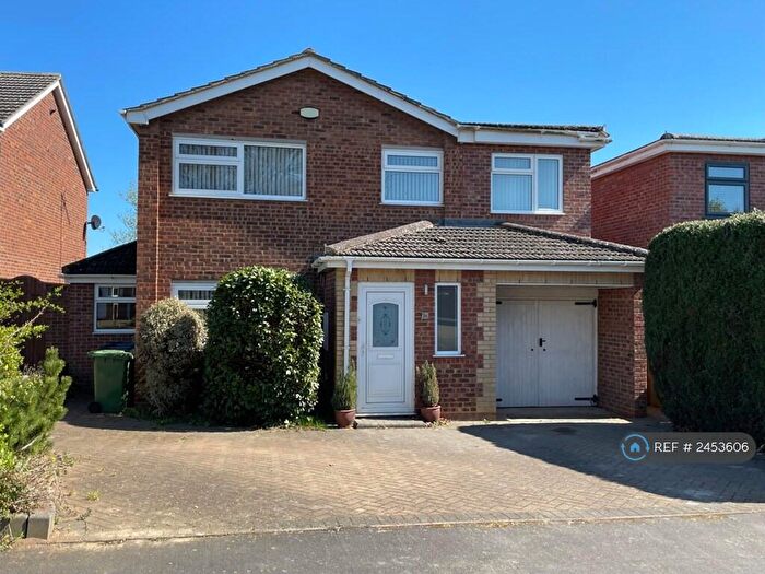 4 Bedroom Detached House To Rent In Gainsborough Avenue, St Neots, PE19