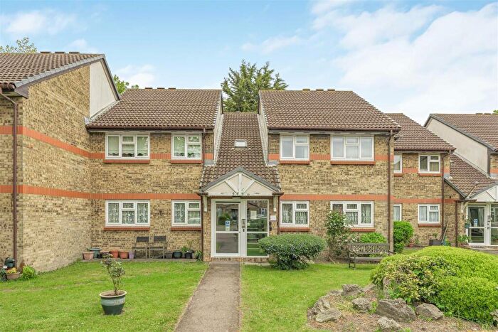 2 Bedroom Retirement Property For Sale In Riverside Court, North Chingford, E4