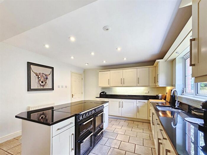 5 Bedroom Detached House For Sale In Hawthorn Close, Bleasby, Nottingham, NG14
