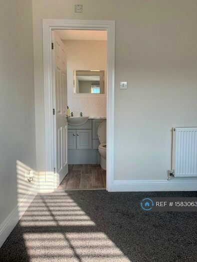 2 Bedroom Flat To Rent In Powderhall Rigg, Edinburgh, EH7