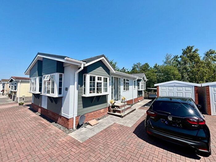 2 Bedroom Mobile/park Home For Sale In Lynwood Park, Warton, Preston, PR4