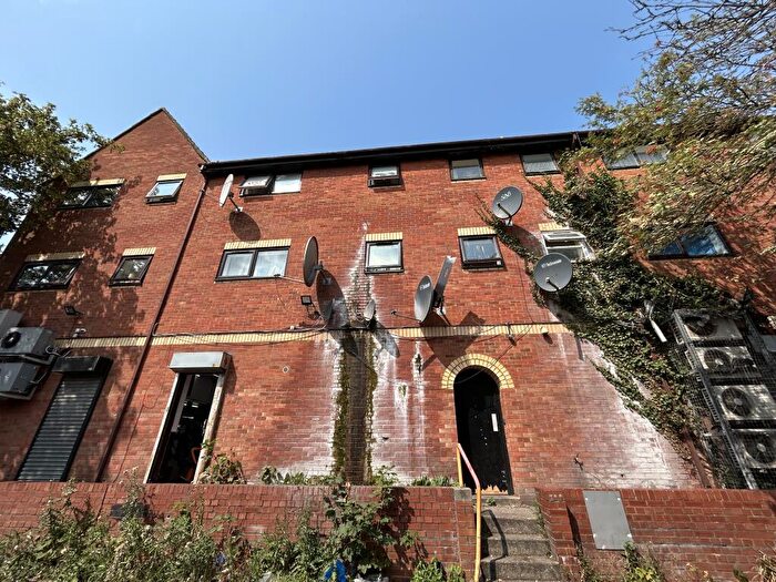 2 Bedroom Flat For Sale In Flat, Burywood Court, Hertford Road, Enfield, Greater London, EN3