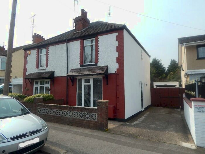 3 Bedroom Semi-Detached House To Rent In Dordans Road, Luton, Bedfordshire, LU4