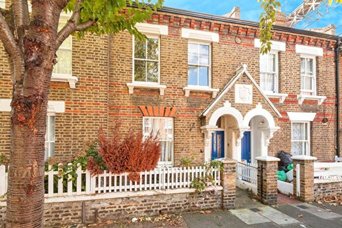 3 Bedroom End Of Terrace House For Sale In Holden Street, Battersea, London, SW11