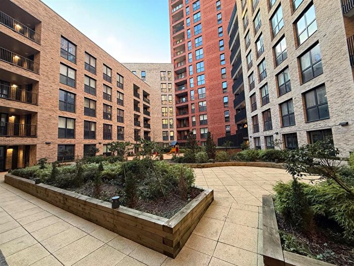 2 Bedroom Flat To Rent In Healum Avenue, Southall, UB2