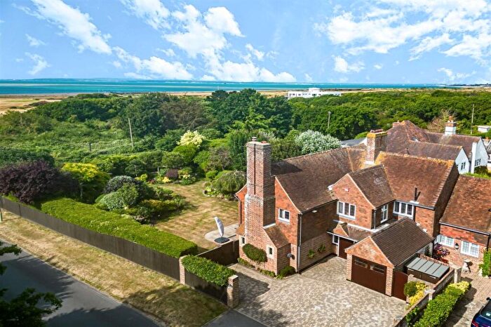 4 Bedroom Link Detached House For Sale In Sandhiills St. Catherines Road Hayling Island, PO11