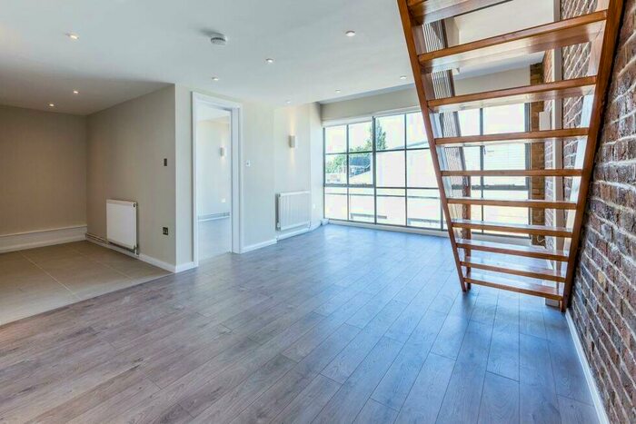 3 Bedroom Flat To Rent In Eagle Wharf Road, Shoreditch Park, N1