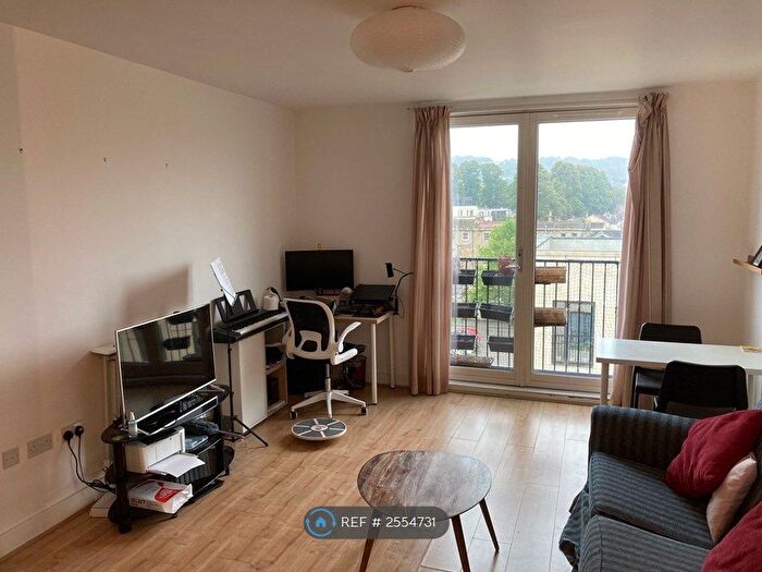 1 Bedroom Flat To Rent In Stothert Avenue, Bath, BA2