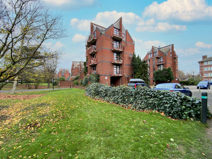 2 Bedroom Flat To Rent In Mayflower Street, London, SE16