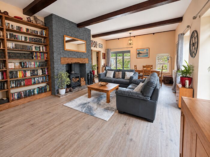 4 Bedroom Semi Detached House For Sale In Chester High Road, Neston, CH64