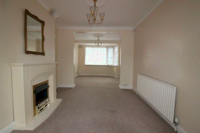 3 Bedroom Semi-Detached House To Rent In Dunedin Road, Birmingham, B44