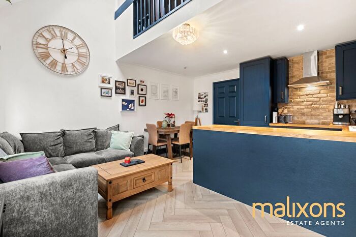 2 Bedroom Maisonette For Sale In Worthington Close, Mitcham, CR4