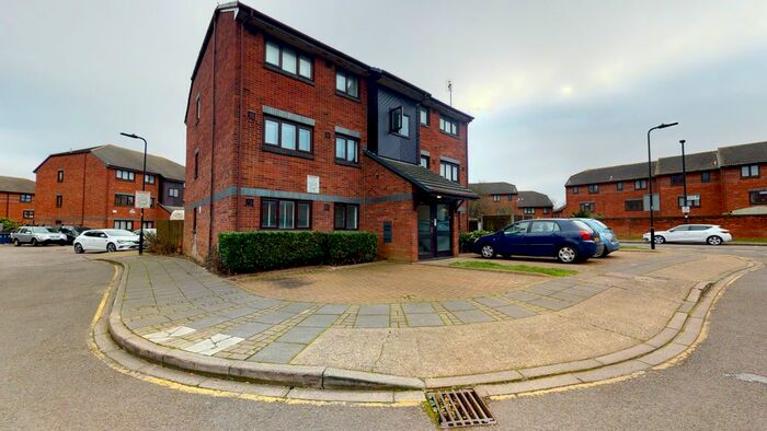 2 Bedroom Flat To Rent In Garrett Close, Acton W3