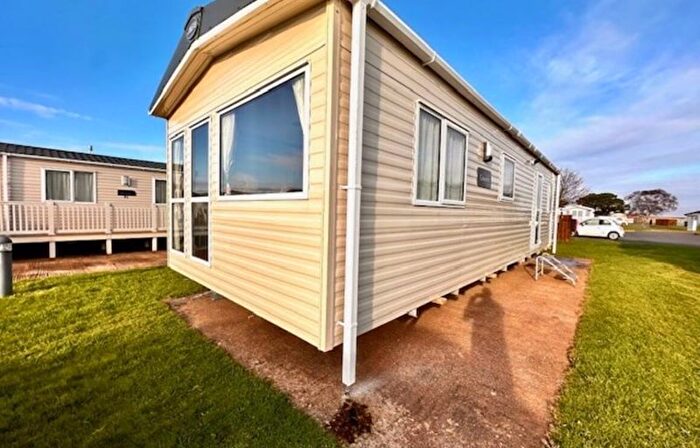 2 Bedroom Mobile/park Home For Sale In Blue Anchor, Minehead, TA24