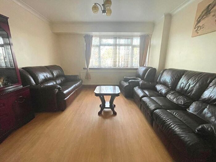 4 Bedroom Semi Detached House To Rent In Greenford Road, UB6