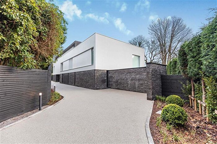 3 Bedroom Flat For Sale In Apt Quadrant, North Road, Hale, WA15