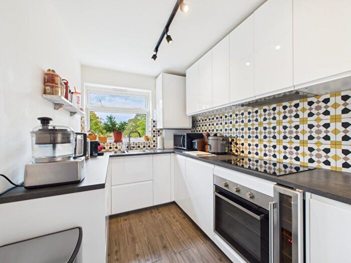 1 Bedroom Flat For Sale In High Gables, Scotts Avenue, Bromley, Kent, BR2