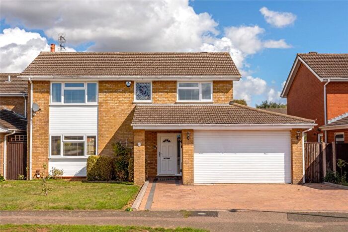 4 Bedroom Detached House For Sale In Alma Farm Road, Toddington, Bedfordshire, LU5
