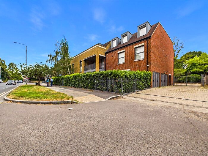 3 Bedroom Flat To Rent In Heathland House, Ickenham, UB10