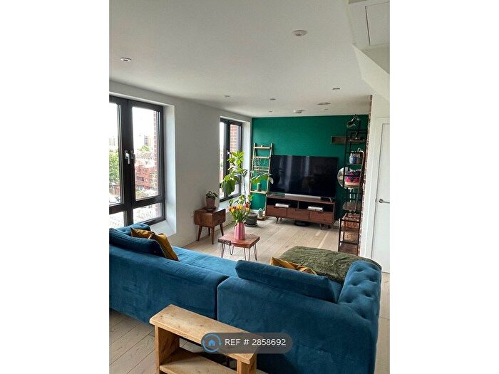 2 Bedroom Flat To Rent In Bath Road, Slough, SL1