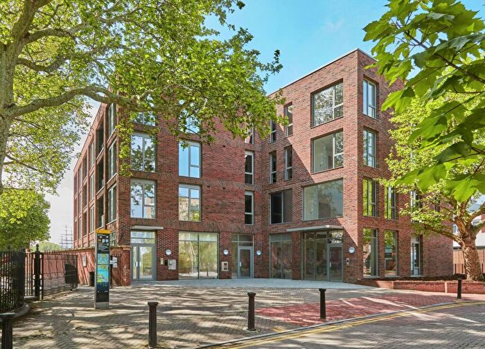 2 Bedroom Flat To Rent In Calders Wharf, Isle Of Dogs, London, E14