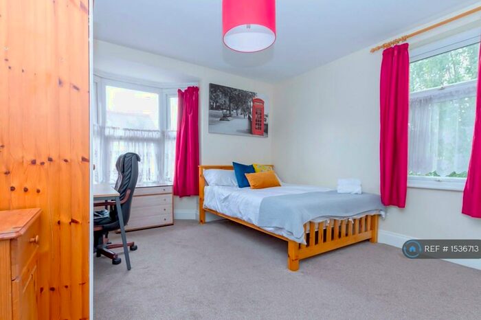 4 Bedroom Semi-Detached House To Rent In Paton Street, Leicester, LE3