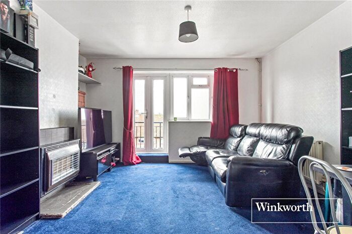 2 Bedroom Flat To Rent In Basing Way, Finchley, London, N3