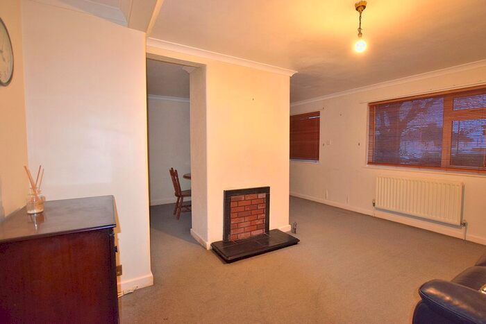 1 Bedroom Maisonette To Rent In Waterfall Close, London, N14