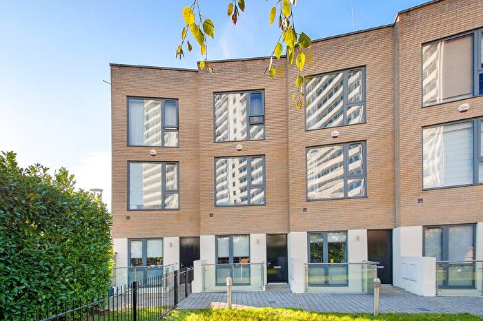 5 Bedroom Terraced House For Sale In Gunnersbury Mews, Gunnersbury, W4