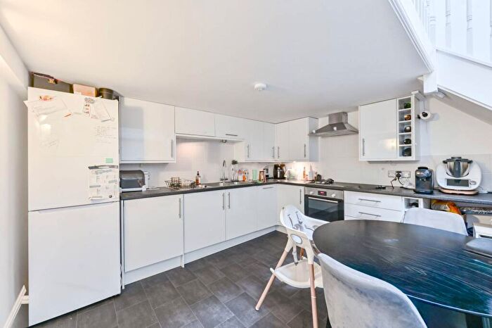 1 Bedroom Flat To Rent In Este Road, Battersea, London, SW11