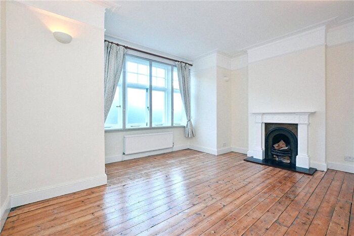 1 Bedroom Flat For Sale In Mortlake High Street, London, SW14