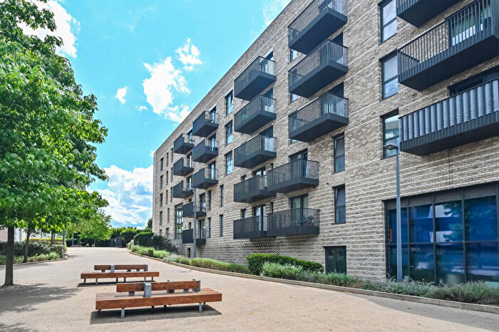 2 Bedroom Flat To Rent In Canning Town, Silvertown, London, E16