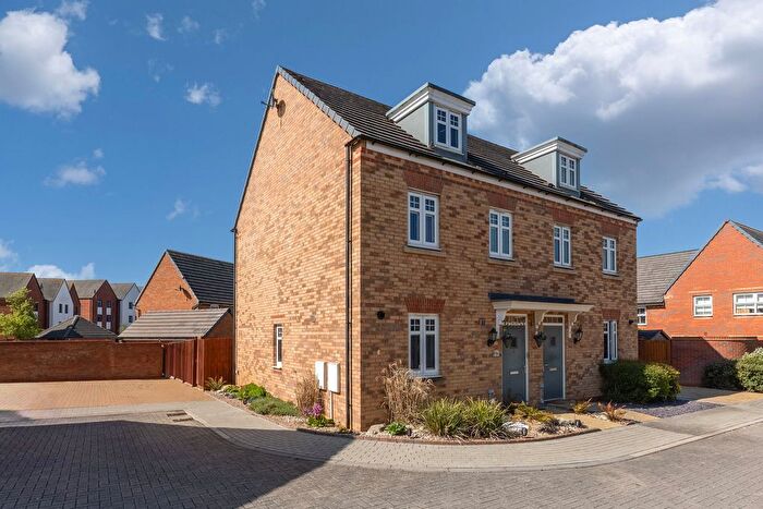 3 Bedroom Semi Detached House For Sale In Quintus Close, Fairfields, Milton Keynes, MK11