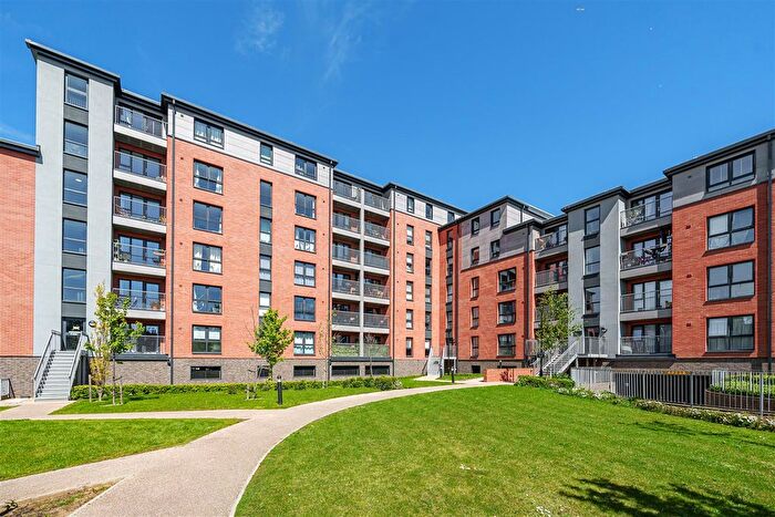 3 Bedroom Flat For Sale In Silver Street, Reading, Berkshire, RG1