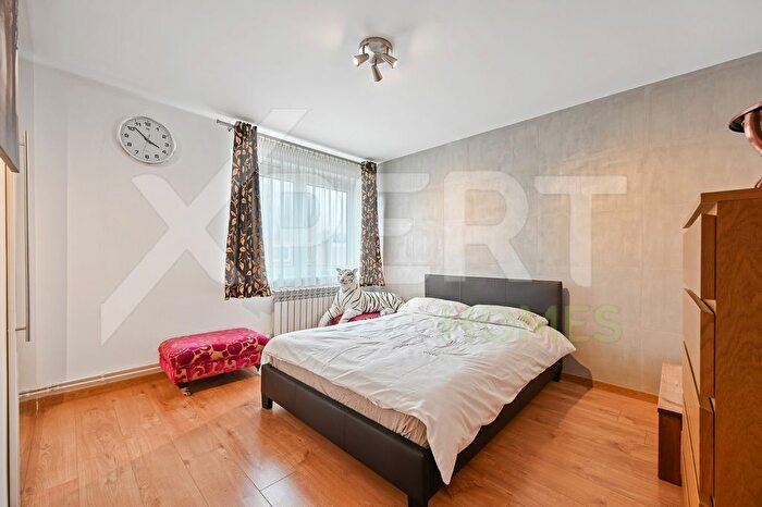 2 Bedroom Flat For Sale In Farm Road, Hounslow, TW4