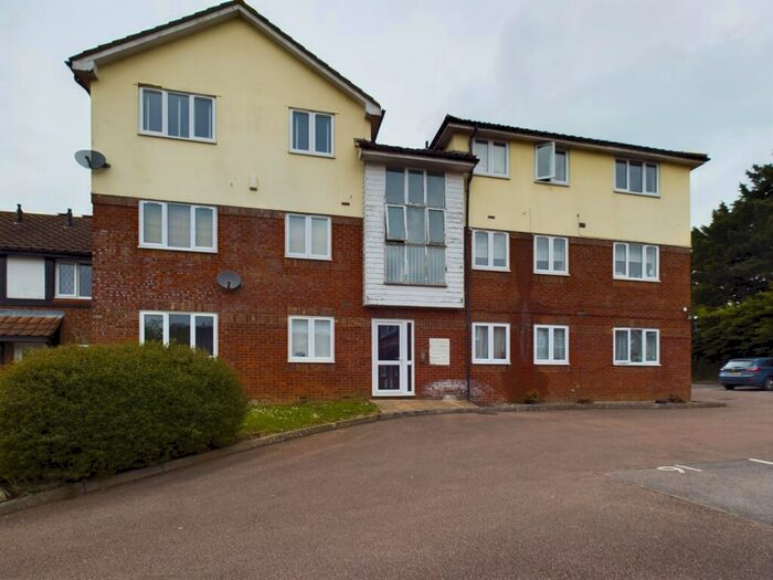 2 Bedroom Flat To Rent In Odette Gardens, Tadley, RG26