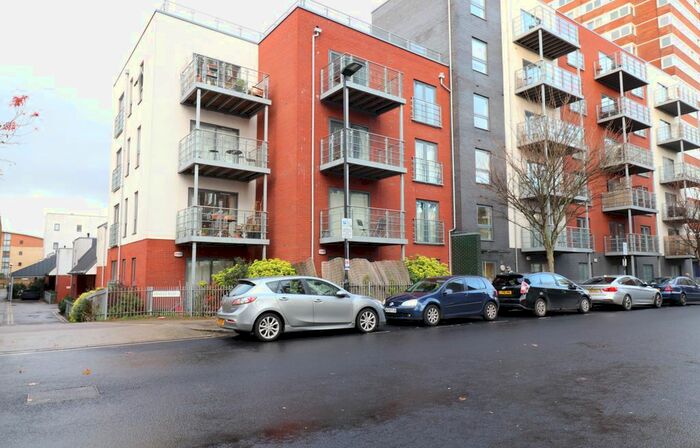 1 Bedroom Flat To Rent In Hamlets Way, Mile End, London, E3