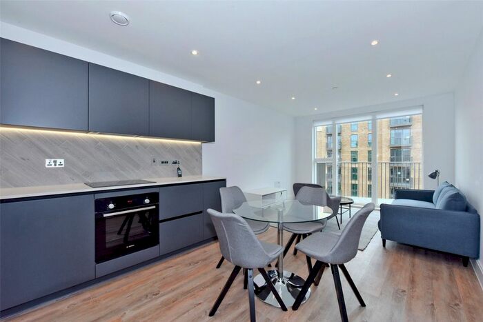 1 Bedroom Flat To Rent In Darjeeling House, Memorial Avenue, Slough, SL1