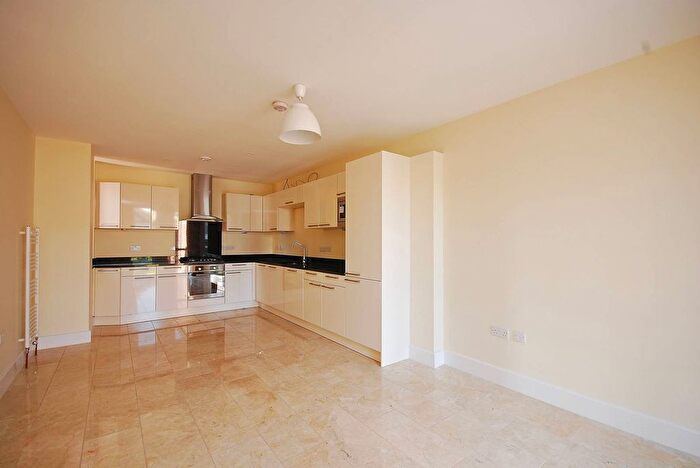 2 Bedroom Flat To Rent In Valley Road, Streatham, London, SW16